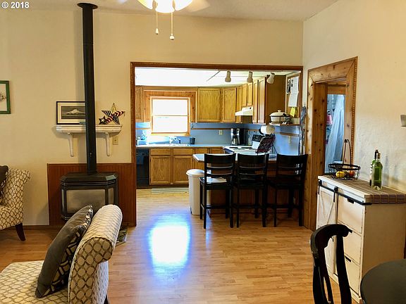 5th image of 310 E Burgen St