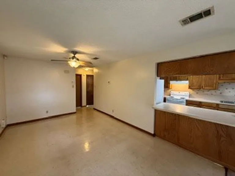 610 Old Covington Hwy — Photo 5