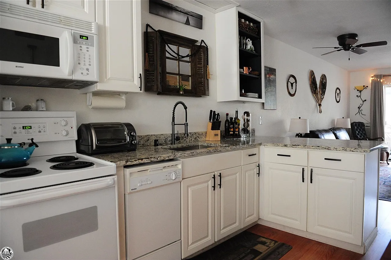 19080 Dyer Ct photo 1