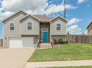2710 Oakwood Dr, Junction City, KS 66441