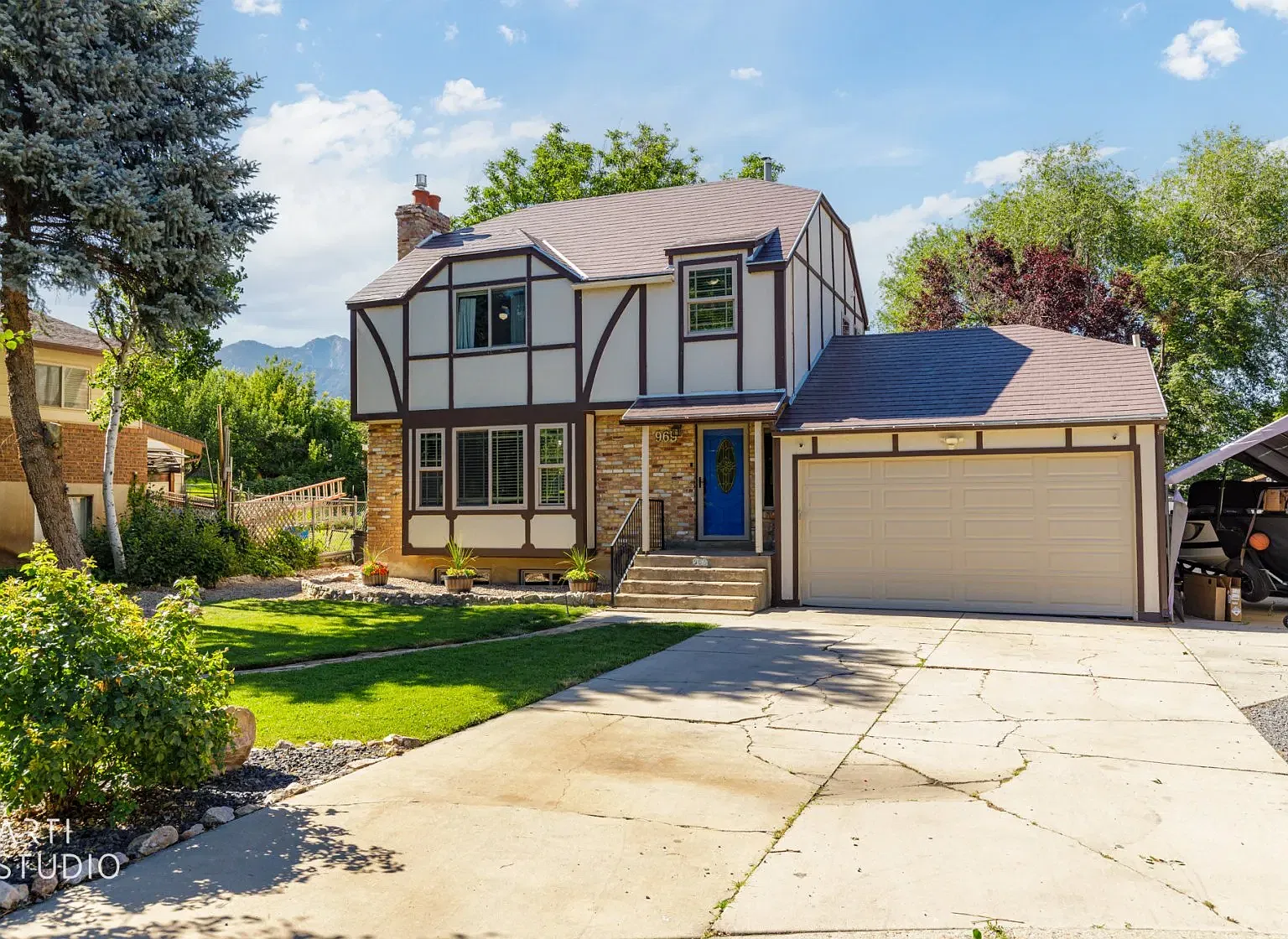 965 Ogden — Photo 3