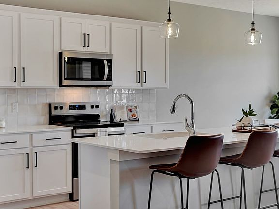 3rd image of 8615 Highview Cir
