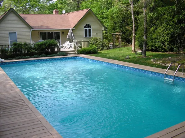 20 Country Ln, East Hampton, NY 11937