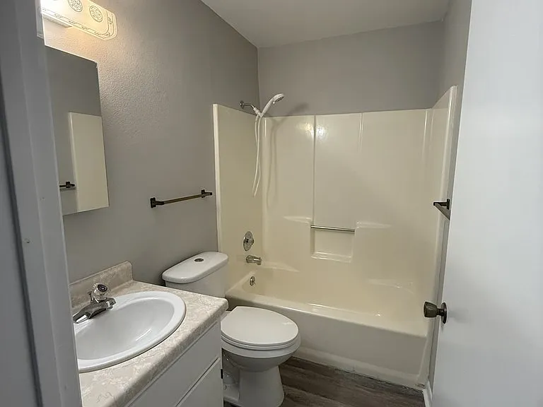 1407 N Crockett St — Photo 8