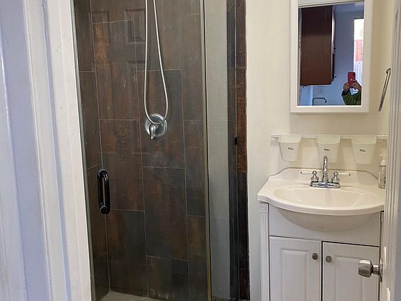 4th image of 976 Cypress Ave #976