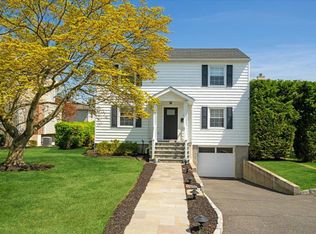 4 Sage Pl, Eastchester, NY 10709