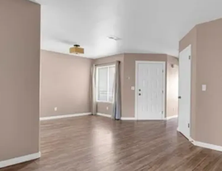 1541 Linnbaker Ln #202 — Photo 3