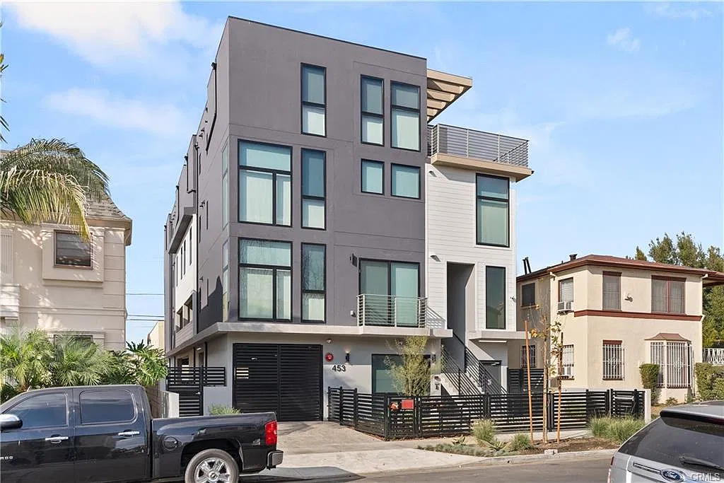 3 bed, 3.5 bath, 2221 sqft, $7,000 — Photo 3