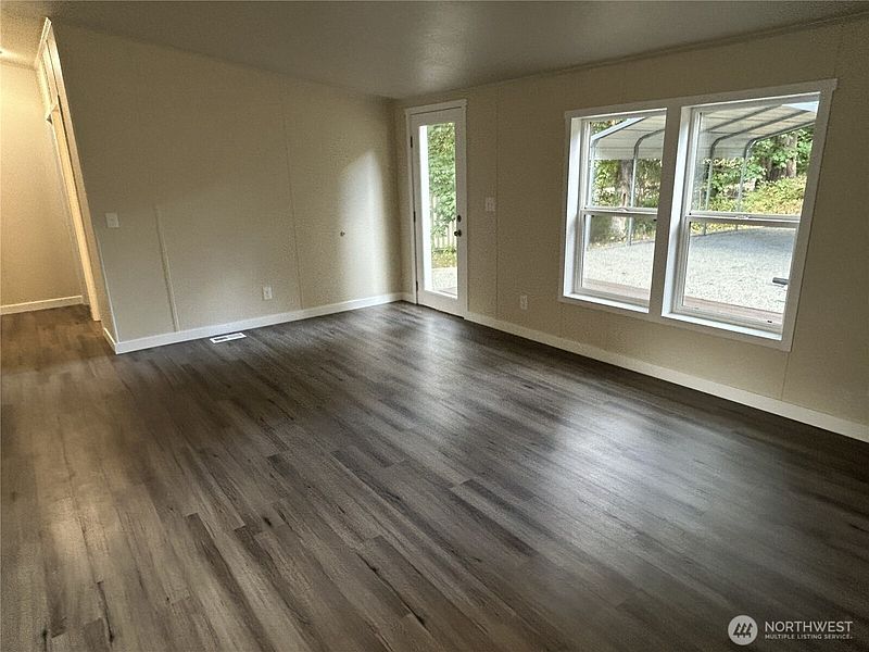 5th image of 8331 Daphne Court SE