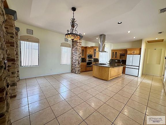 3rd image of 2685 Easy St
