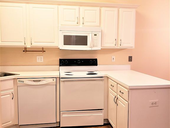 4th image of 3701 Merestone Dr
