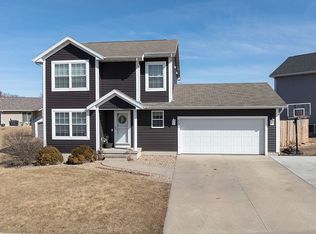 890 Oak Park Cir, Marion, IA 52302