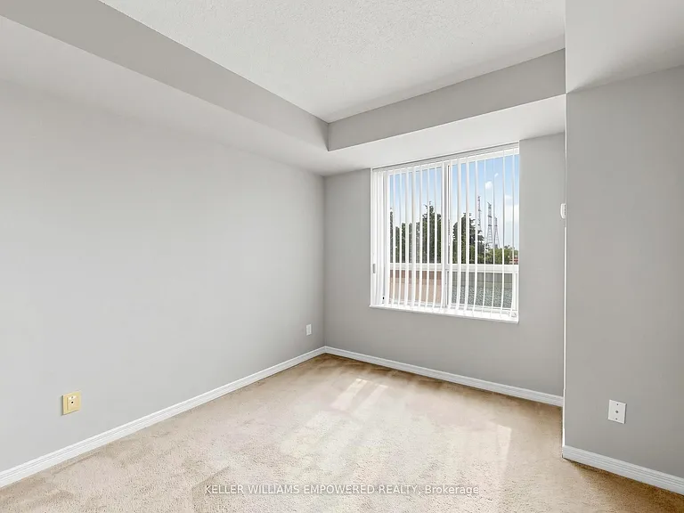 11 Oneida Cres #211 — Photo 17