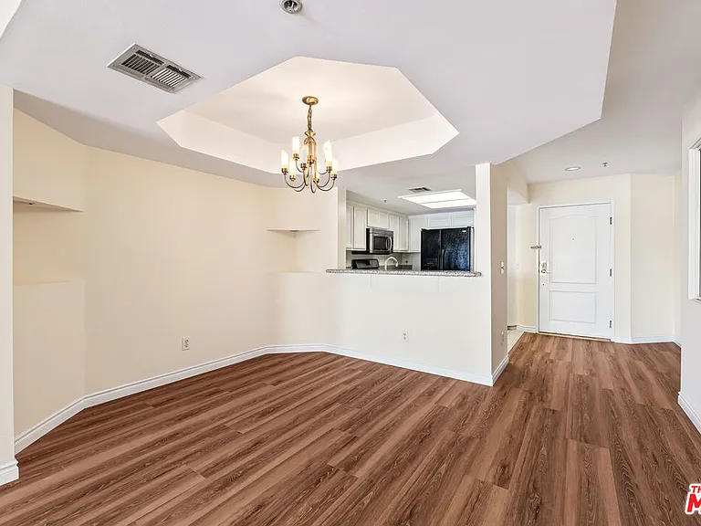 4755 Templeton St #2115 — Photo 10