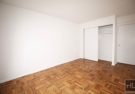 3rd image of 14227 Barclay Ave APT 101