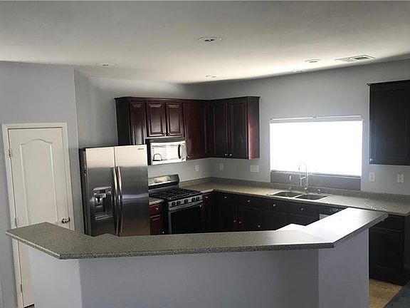 3rd image of 555 Teedale Ct
