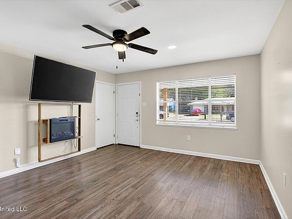 3rd image of 507 Hayden Dr