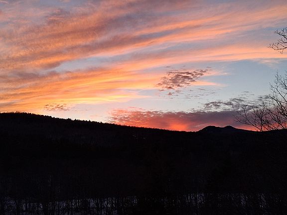 5th image of 60 Northpointe Road