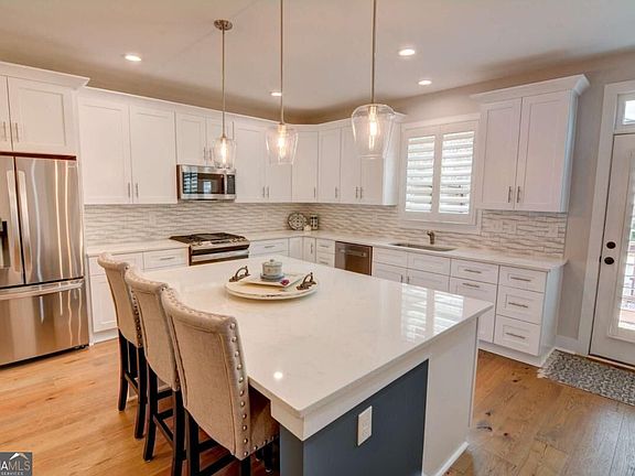 3rd image of 370 Thrasher St #4