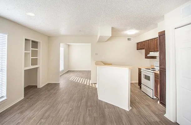 4915 Gaston Lofts