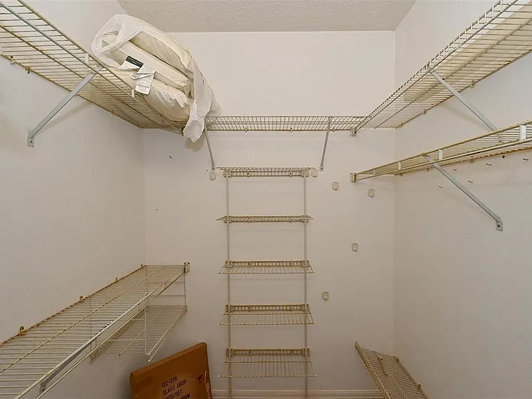 3866 Surrey Ct — Photo 31