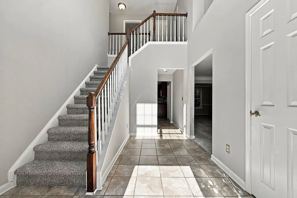 3 bed, 2.5 bath, 1843 sqft, $2,200 — Photo 3