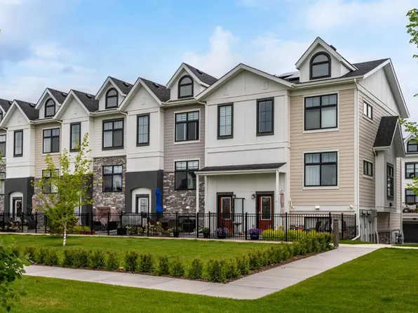 218 SW Les Jardins Park SE, Calgary, AB T2C 5V3