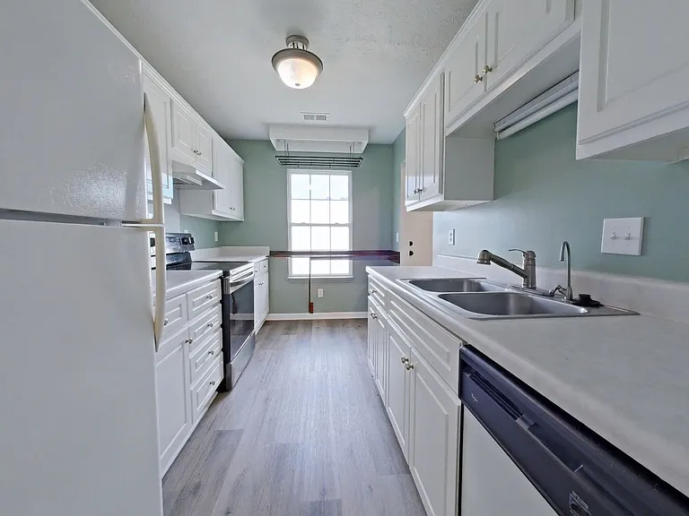 402 Northrop Pl — Photo 4