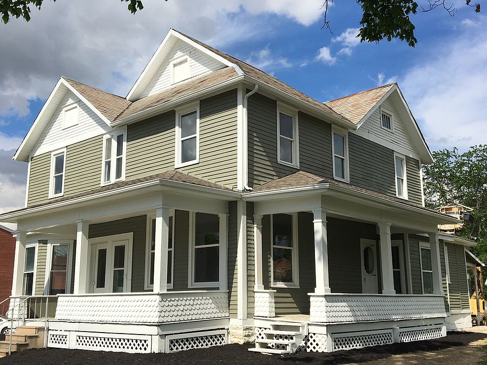 1st image of 504 S Poplar St