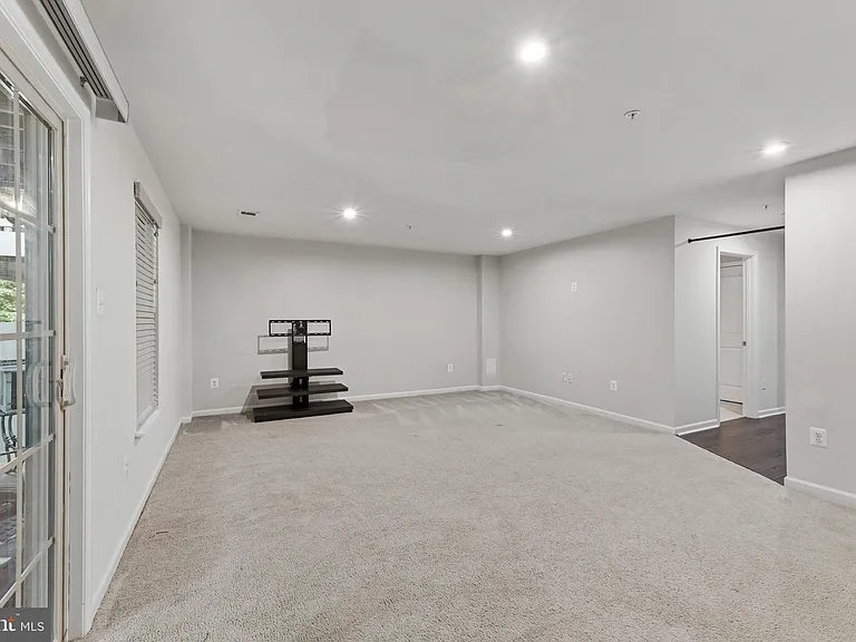 2720 Fredericksburg Rd — Photo 35