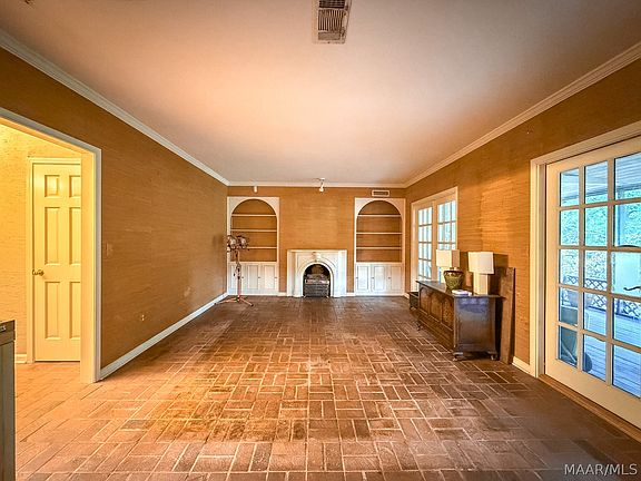 5th image of 1005 Bell Rd