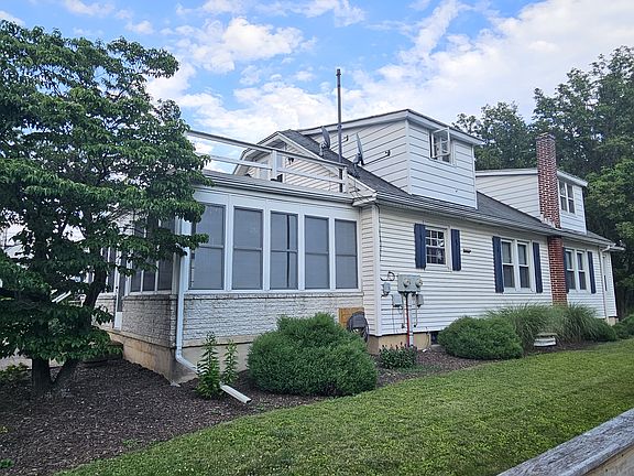 Side View of home and yard