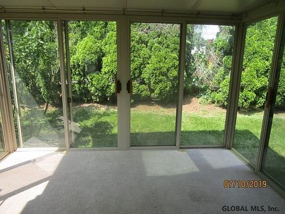 4th image of 3 Essex Cir