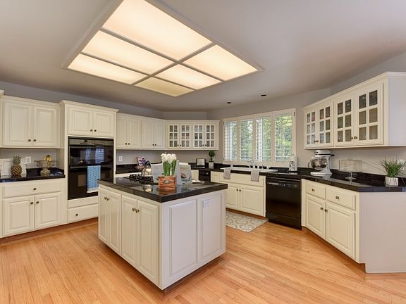 5th image of 2129 Loch Way