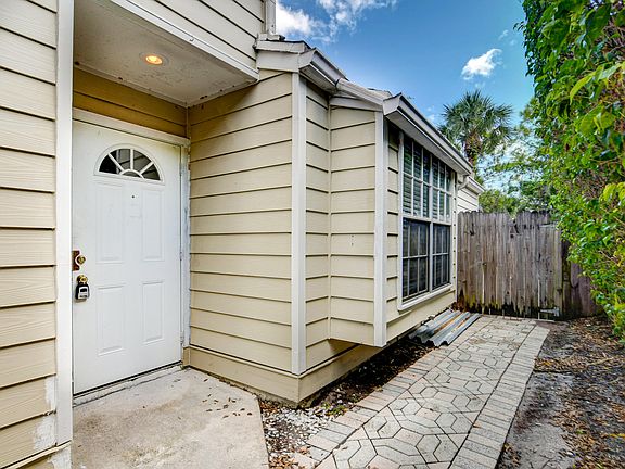 5th image of 1324 Strawberry Ln