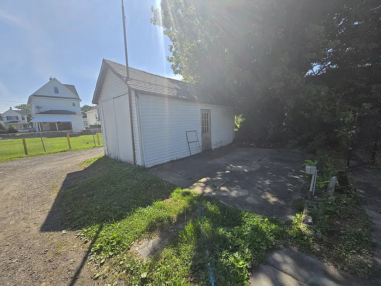 326 1/2 Warren St — Photo 20
