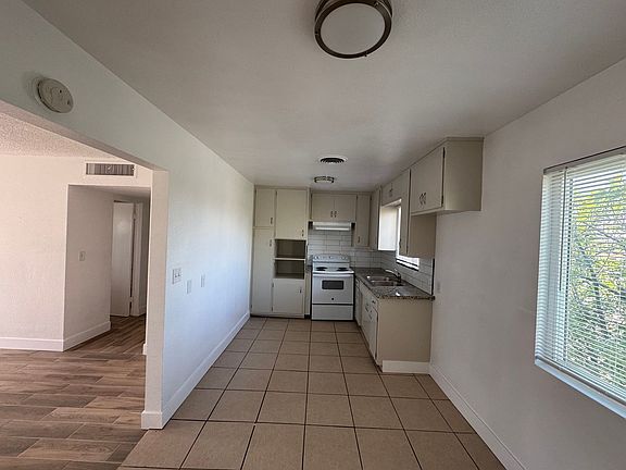 3rd image of 2601 Bishop Dr #L