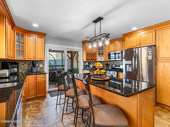 5th image of 15 Birchard Ave