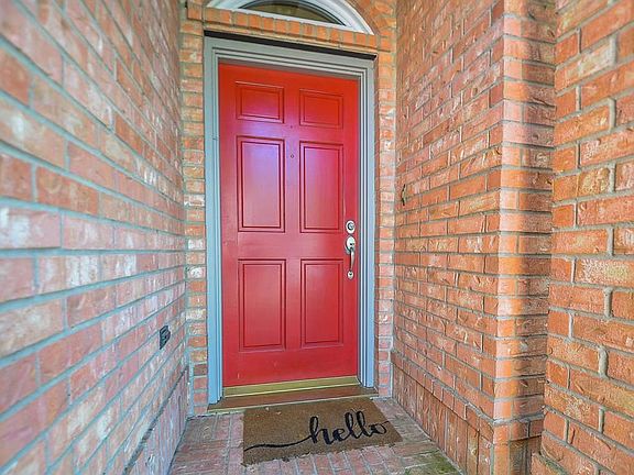 4th image of 1002 Augusta Dr