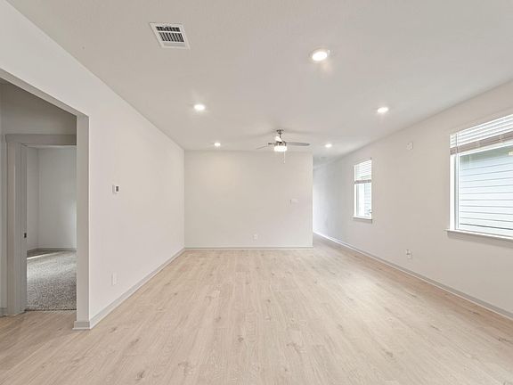 5th image of 237 Ashford St