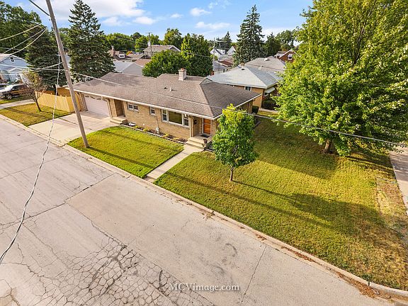 3rd image of 1701 Highland Ave