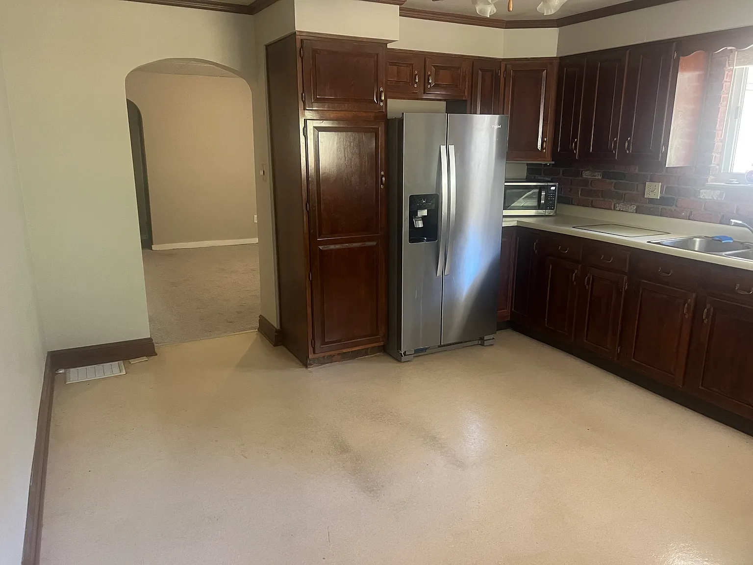 4 bed, 2160 sqft, $2,400 — Photo 3