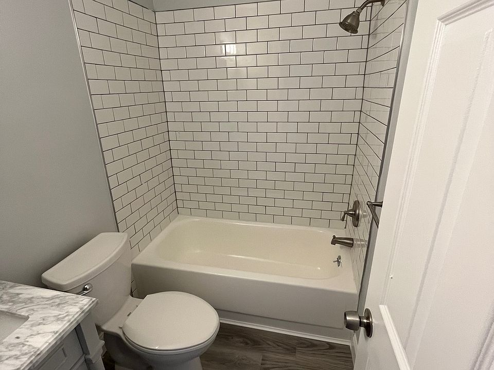 1st image of 805 Center Ave #5