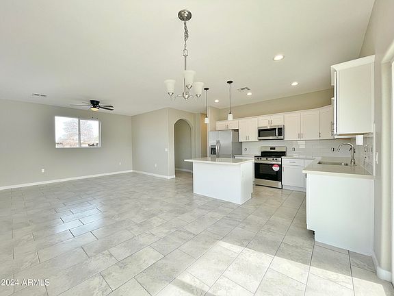 4th image of 4025 N CATALINA Drive