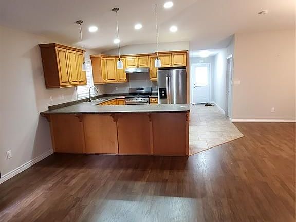 4th image of 2111 Katella Ave