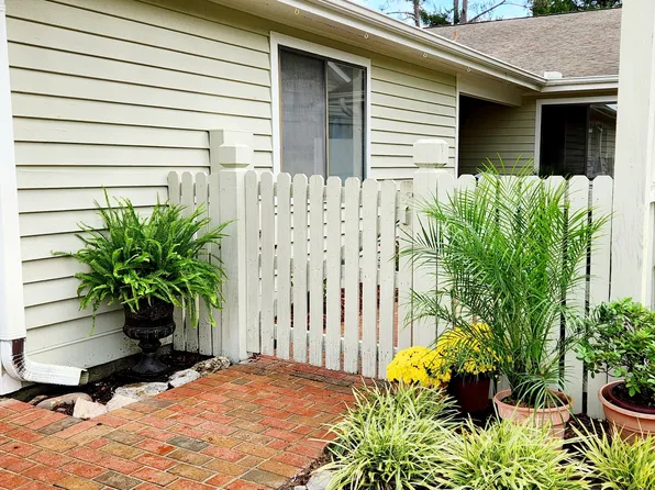 6015 Caddy Cir, Wilmington, NC 28405