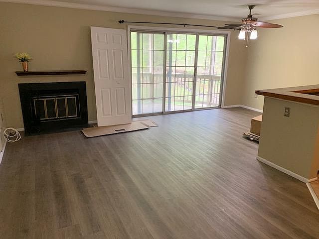 Living Room - new floors and painted through-out