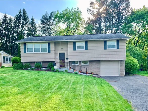 212 Limestone Ln, Syracuse, NY 13219
