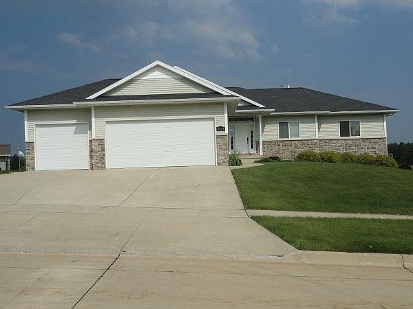 1st image of 3225 Crescent Dr
