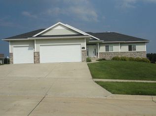 3225 Crescent Dr, Cedar Falls, IA 50613